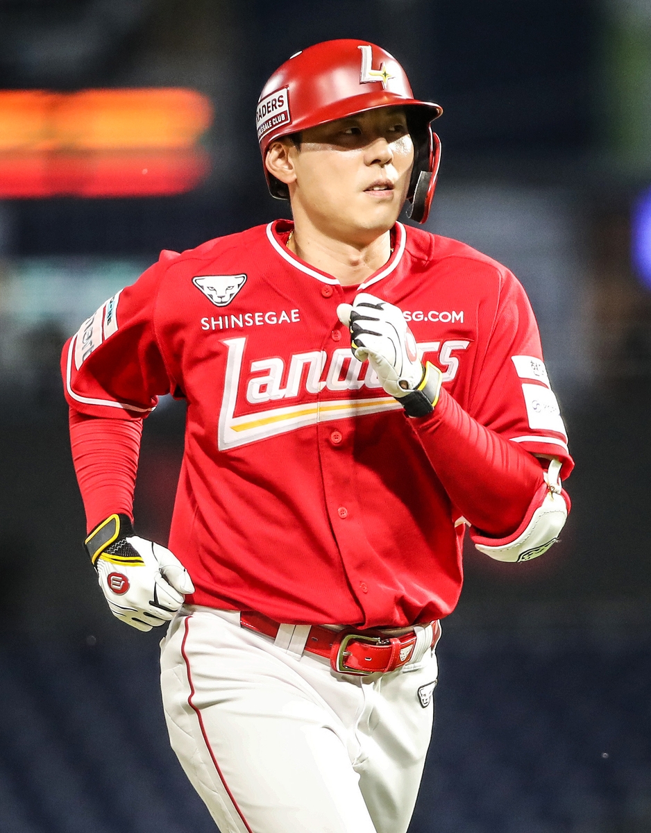 SSG 이숭용 감독이 기대했던 김성욱, 9회말 끝내기 홈런 활약