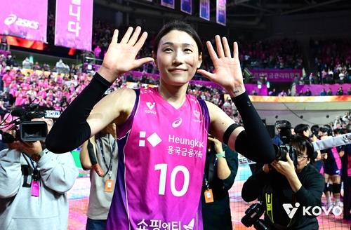 지난 시즌 흥국생명의 챔피언결정전 우승을 이끈 김연경