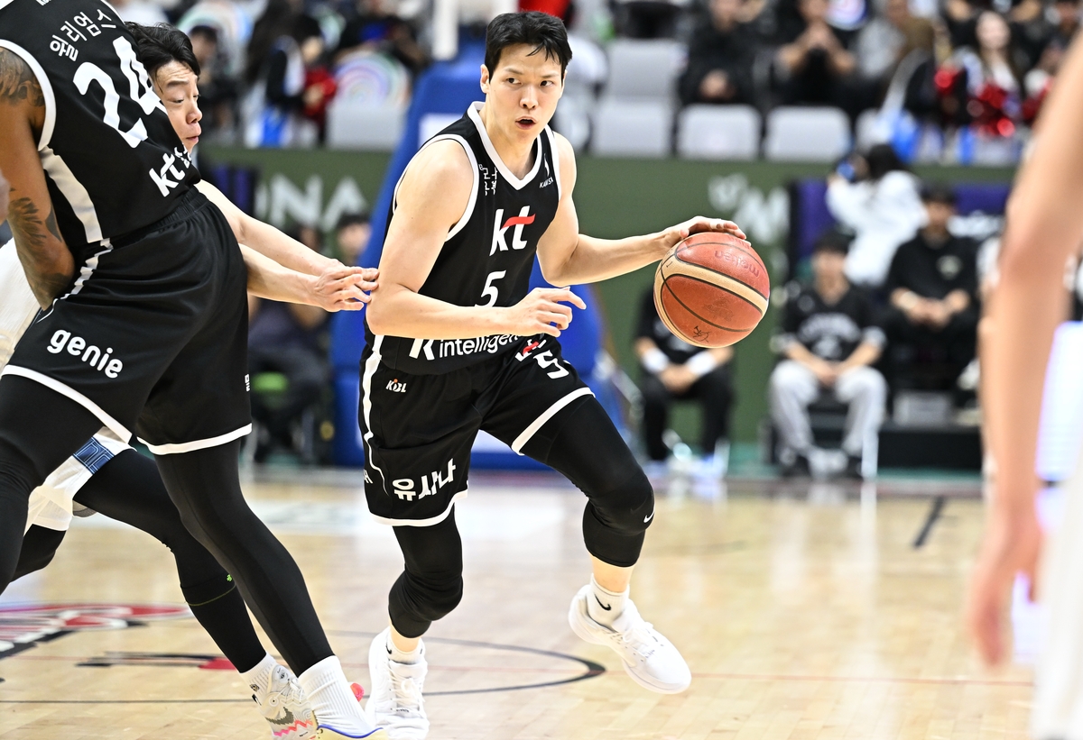 프로농구 kt, 77-71로 소노 꺾고 공동 1위 도약…3연승 신바람