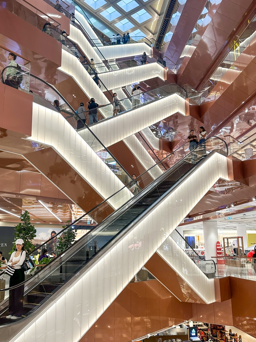 '두짓 센트럴 파크'의 X자형 에스컬레이터 [사진/권혁창 기자]