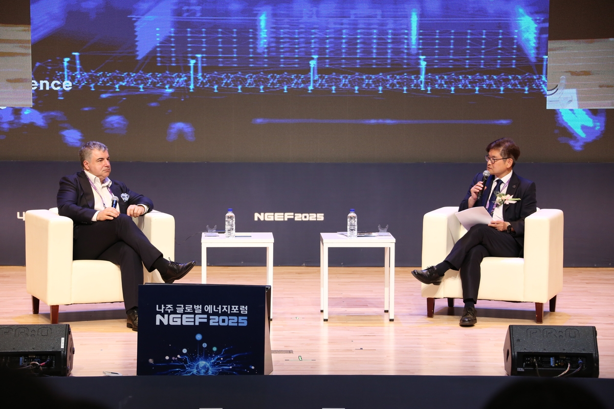 나주 글로벌 에너지 포럼 참석한 노보셀로프 교수(왼쪽)와 박진호 켄텍 총장직무대