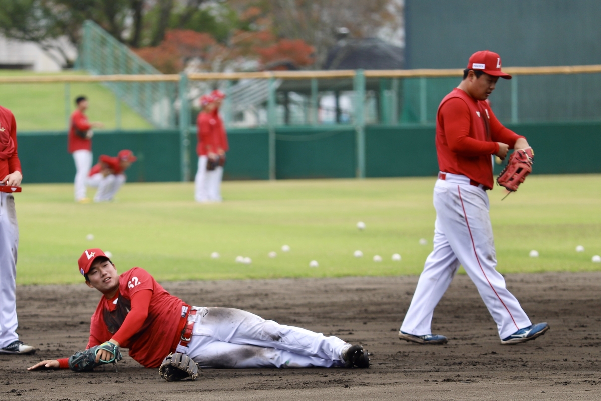 펑고 지옥에 빠진 SSG 내야수 석정우