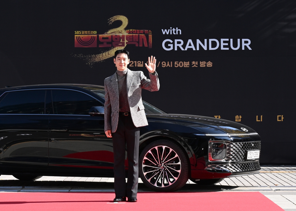 그랜저, '모범택시3' 주인공이 몬다…'작전 차량'은 스타리아