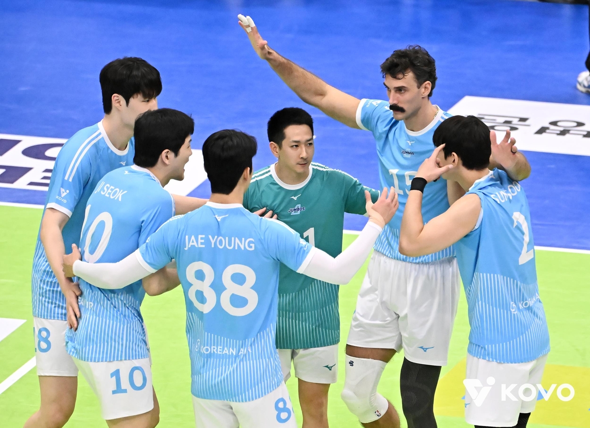 득점 후 기뻐하는 대한항공 선수들