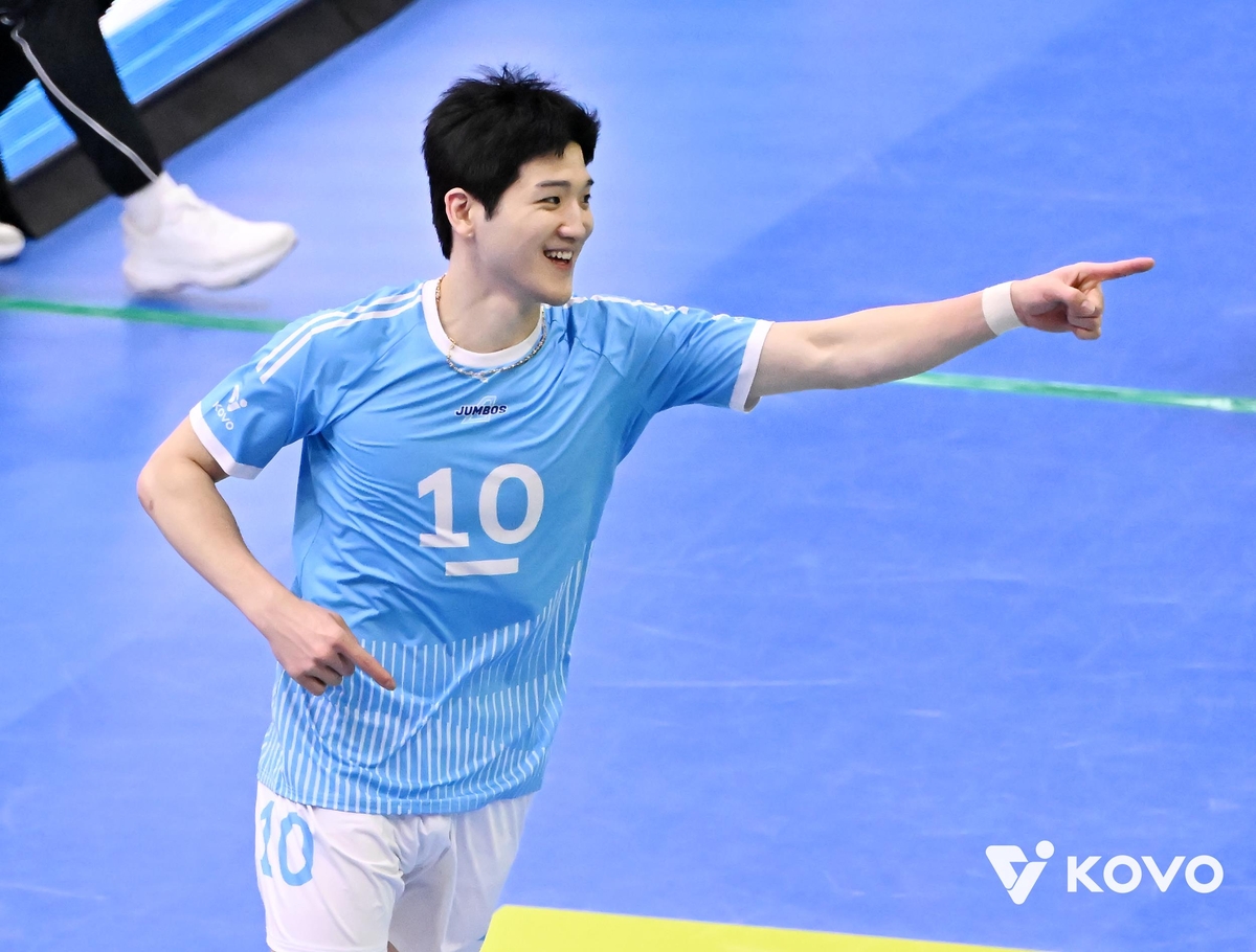 득점 후 기뻐하는 대한항공의 정지석