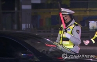 음주운전하다 도로 한복판서 잠든 20대…잠 깨자 순찰차도 추돌