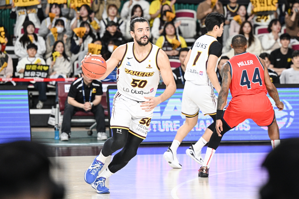 프로농구 LG, EASL 첫 승…양홍석 21점·마레이 트리플 더블