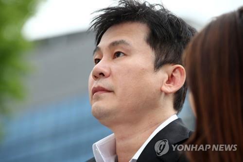 La policía solicita el enjuiciamiento del exjefe de YG Entertainment y Seungri bajo los cargos de participación en juegos de azar