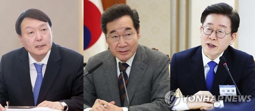 La foto muestra (de izda. a dcha.) a Yoon Seok-youl, ex fiscal general; Lee Nak-yon, exlíder del gobernante Partido Democrático; y Lee Jae-myung, gobernador de la provincia de Gyeonggi.