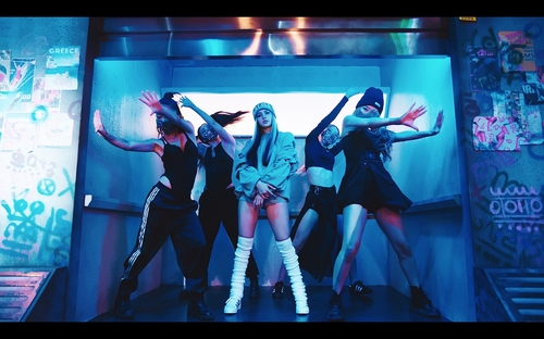 La imagen, proporcionada por YG Entertainment, muestra una escena del videoclip "LALISA" de Lisa, integrante de BLACKPINK. (Prohibida su reventa y archivo)