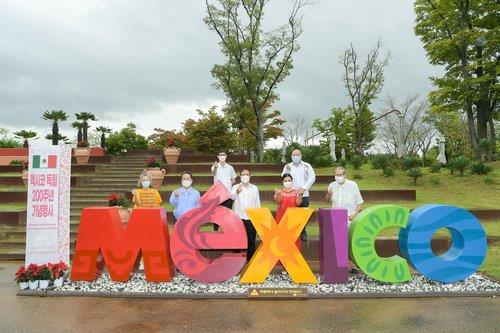 Se celebra el Día de la Independencia de México en el Jardín Nacional de la Bahía de Suncheon