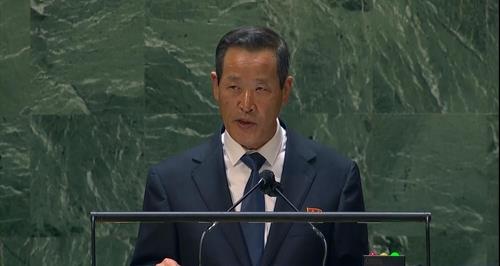 Kim Song, el jefe de la misión de Corea del Norte ante la ONU, pronuncia un discurso, el 27 de septiembre de 2021 (hora local), en la Asamblea General de la ONU, en Nueva York. (Foto capturada de la página web de la ONU. Prohibida su reventa y archivo)