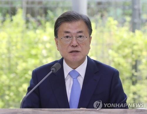 El presidente de Corea del Sur, Moon Jae-in, habla durante una reunión sobre la neutralidad de carbono, el 18 de octubre de 2021, en Seúl.