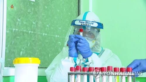 (AMPLIACIÓN) El total de presuntos casos de coronavirus en Corea del Norte llega a casi 3 millones
