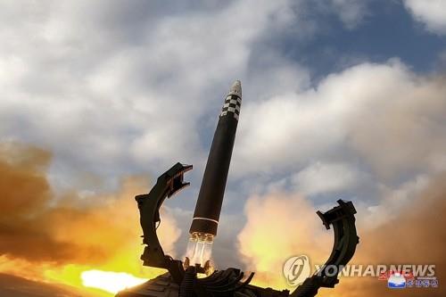  Corea del Sur impone sanciones contra 8 individuos y 7 instituciones involucrados en la prueba de un ICBM de Corea del Norte
