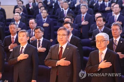 Corea del Sur celebra la primera reunión presencial de sus enviados al extranjero desde 2018