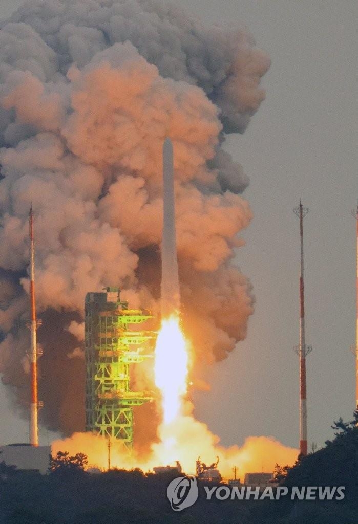 El Nuri, el cohete espacial autóctono de Corea del Sur, despega, el 25 de mayo de 2023, desde el Centro Espacial Naro, en Goheung, en la provincia Jeolla del Sur.