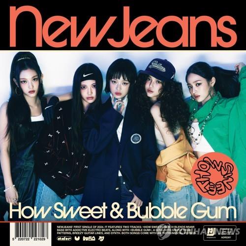 En la imagen, sin fechar, proporcionada por ADOR, se muestra al grupo femenino de K-pop NewJeans. (Prohibida su reventa y archivo)