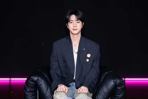Jin de BTS busca la empatía genuina con su 2º álbum en solitario 'Echo'