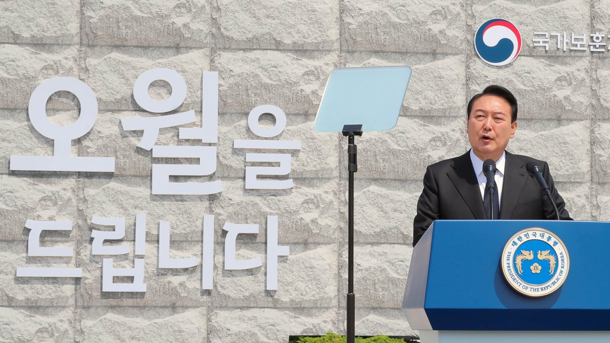 Yoon promete defender el espíritu del levantamiento prodemocrático de 1980