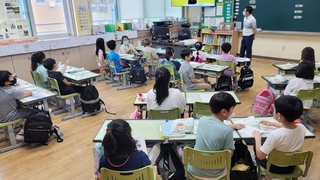 "초·중·고 69%, 교사·학생이 교무실 청소"