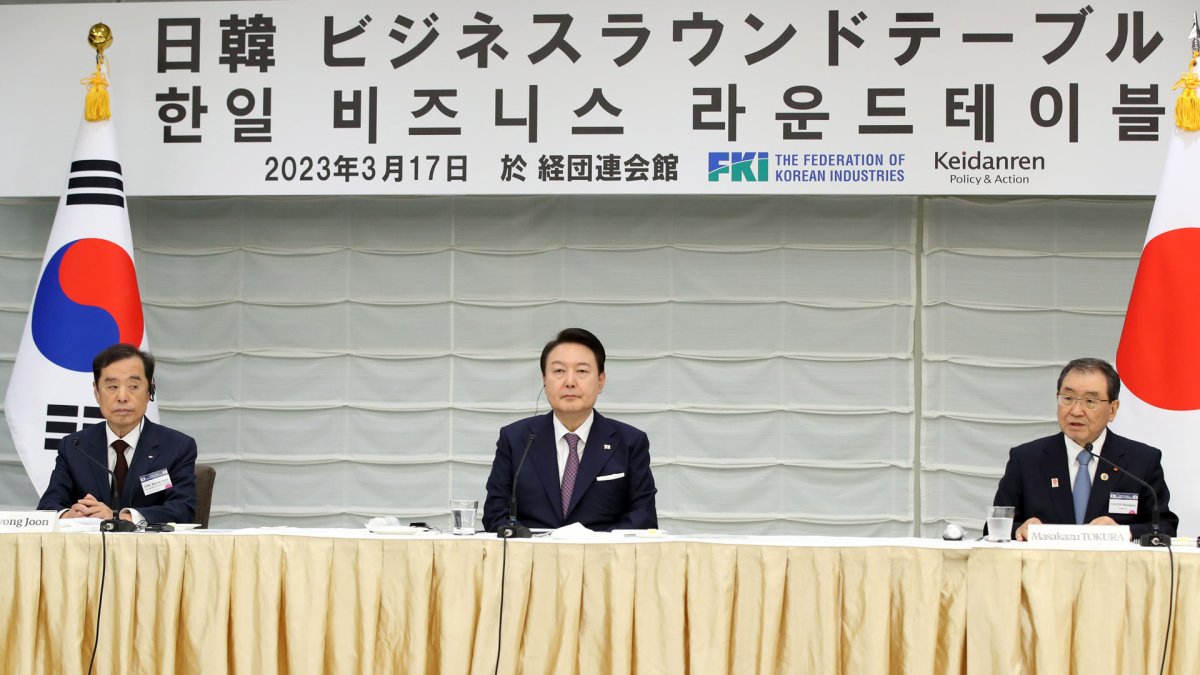 Yoon se reúne con líderes empresariales de Corea del Sur y Japón