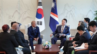 الرئيس يون يختتم سلسلة من اجتماعات القمة مع قادة الدول العشر من جزر المحيط الهادئ