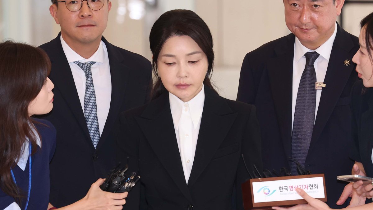 Kim Keon Hee comparaît devant les enquêteurs du procureur spécial