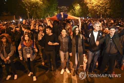 "사르키샨 권력연장 반대" 아르메니아서 일주일째 시위