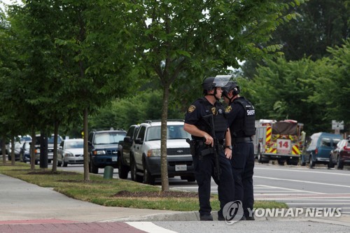 美 버지니아비치 총기 난사…"11명 사망, 6명 부상"