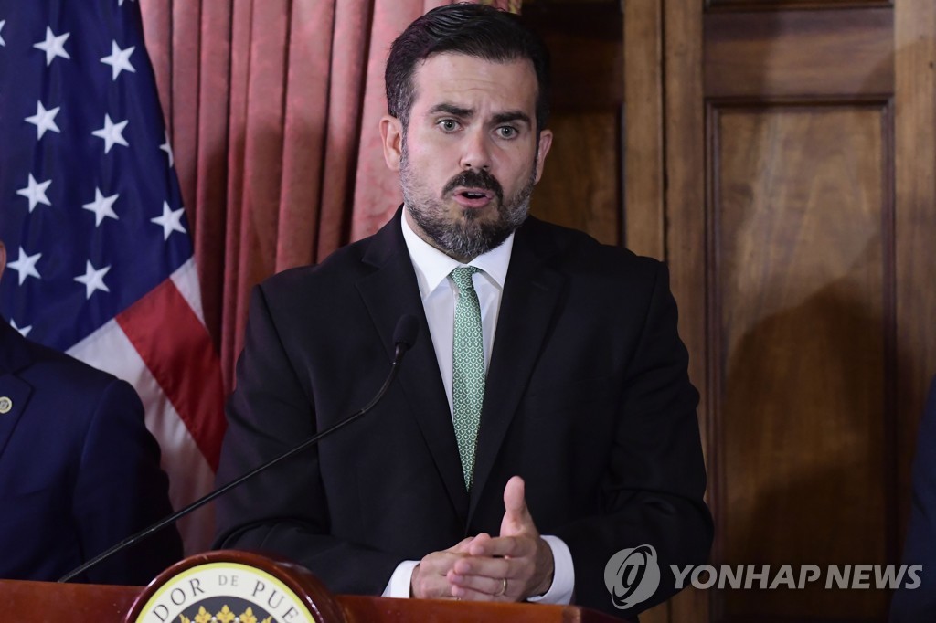 '채팅방 저질 발언' 푸에르토리코 주지사 기자회견