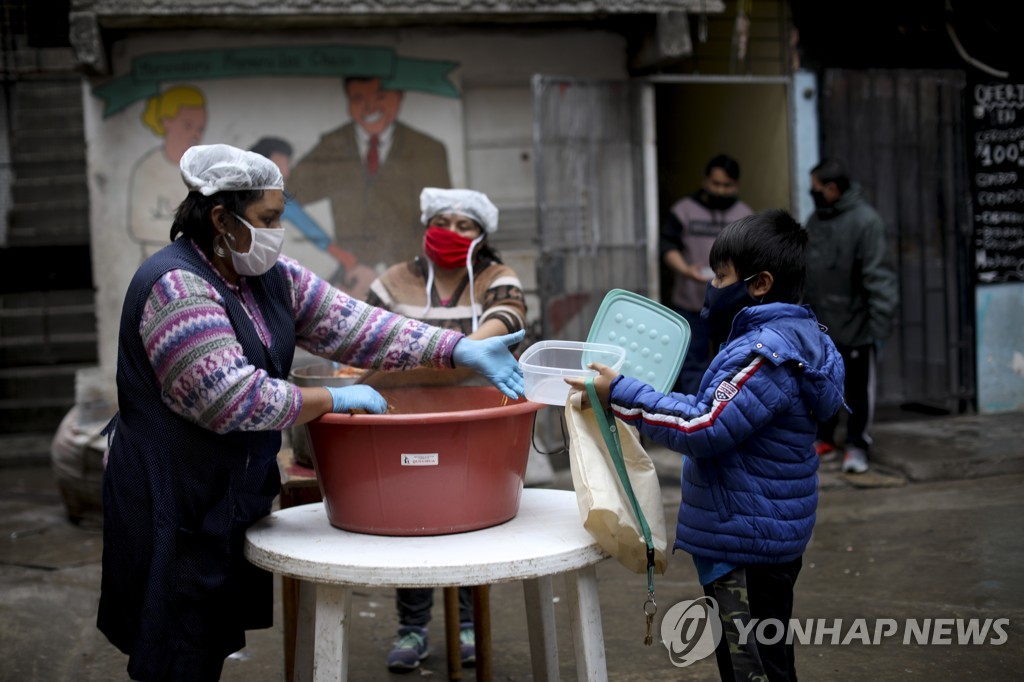 아르헨티나 부에노스아이레스 빈민촌의 무료 급식소