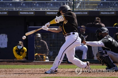 김하성 4경기 만에 손맛…MLB 시범경기 4번째 안타