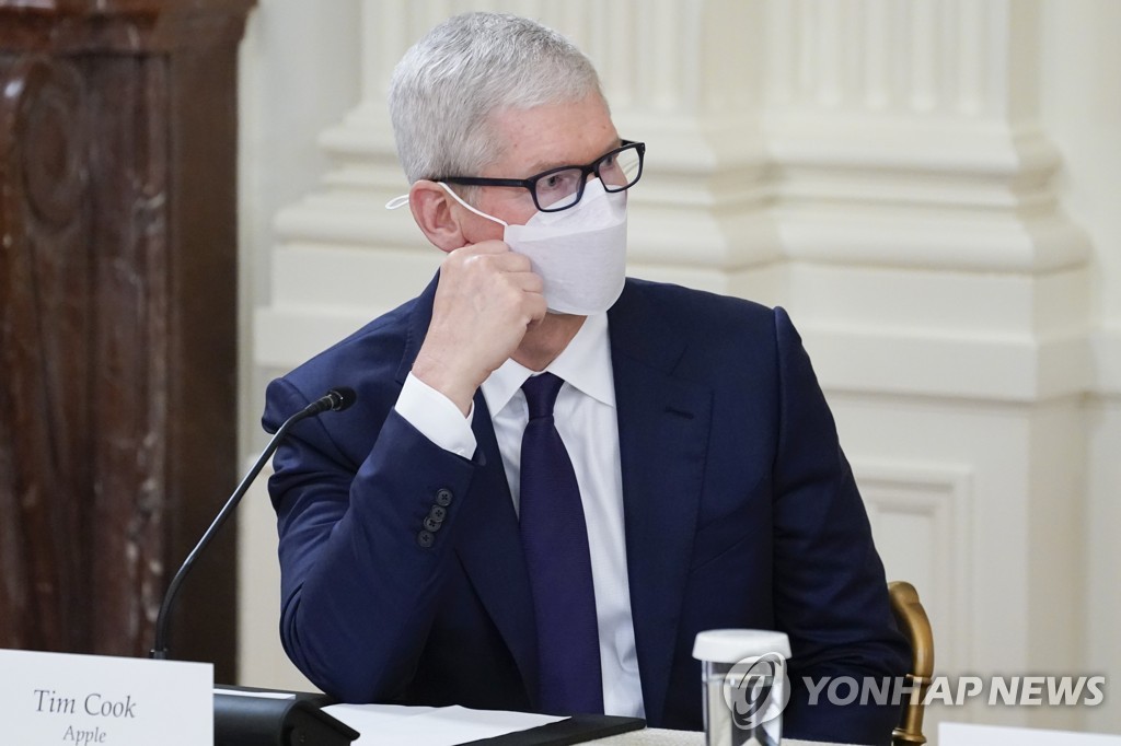 백악관 회의 참석한 팀 쿡 애플 CEO