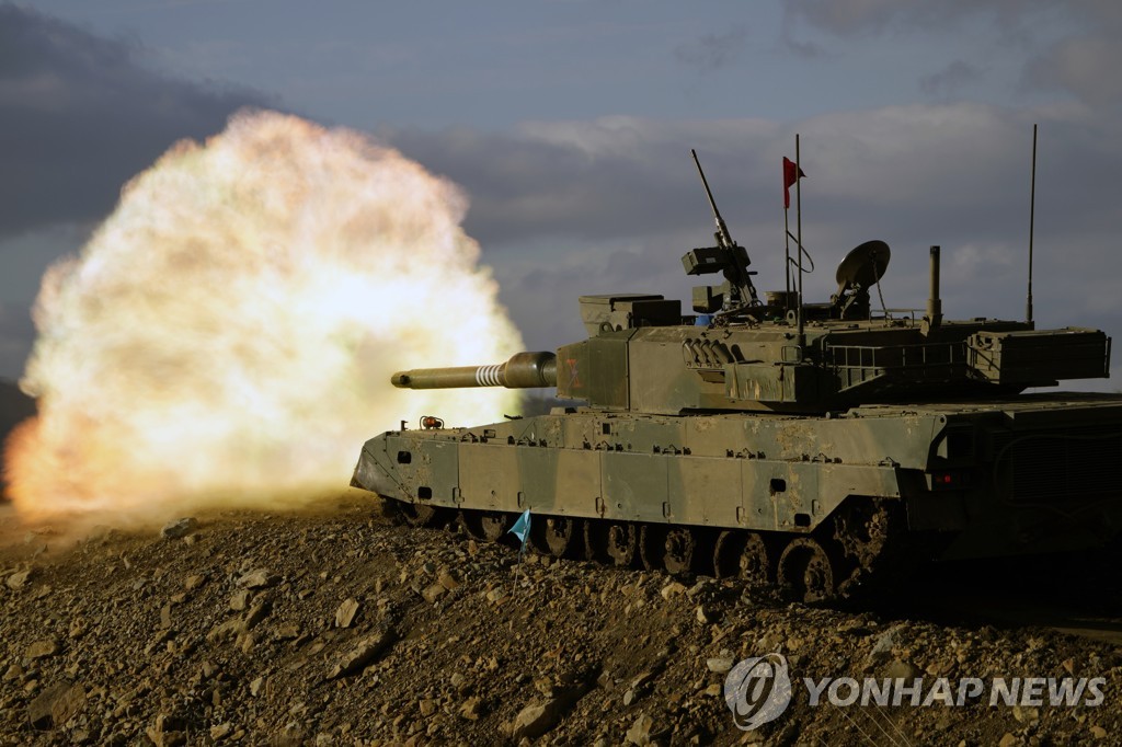 일본 자위대, 탱크 실사격 훈련 이례적 공개