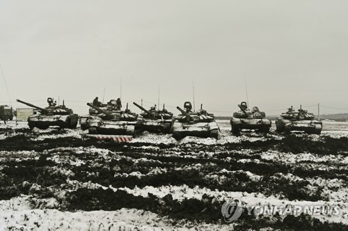 러시아 T-72B3 탱크 부대[AP 연합뉴스 자료사진. 재판매 및 DB 금지]