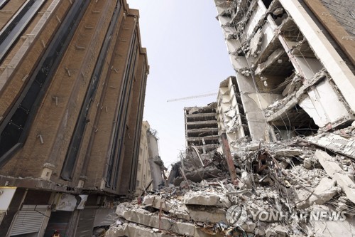 이란 남부 도시 아바단 건물 붕괴 현장