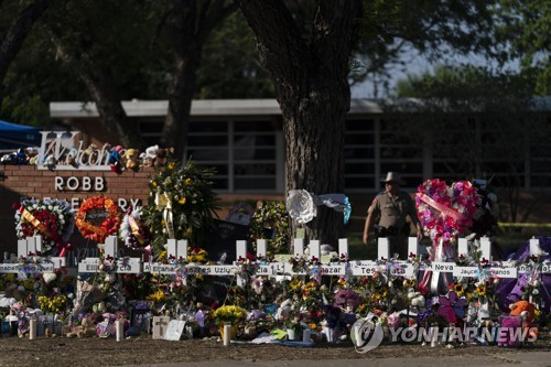 5월 총격 참사가 벌어진 텍사스 유밸디 초등학교
