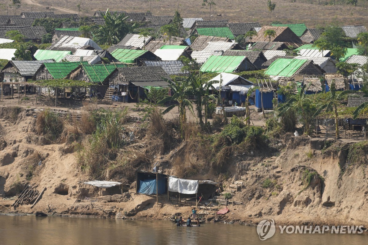 태국 탁주서 바라본 미얀마 난민촌