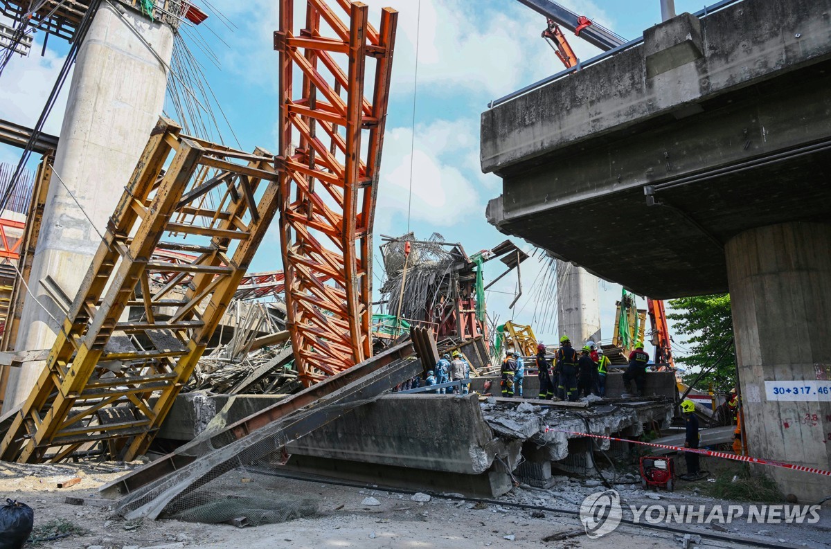 태국 방콕 고가도로 건설현장 붕괴…최소 5명 사망