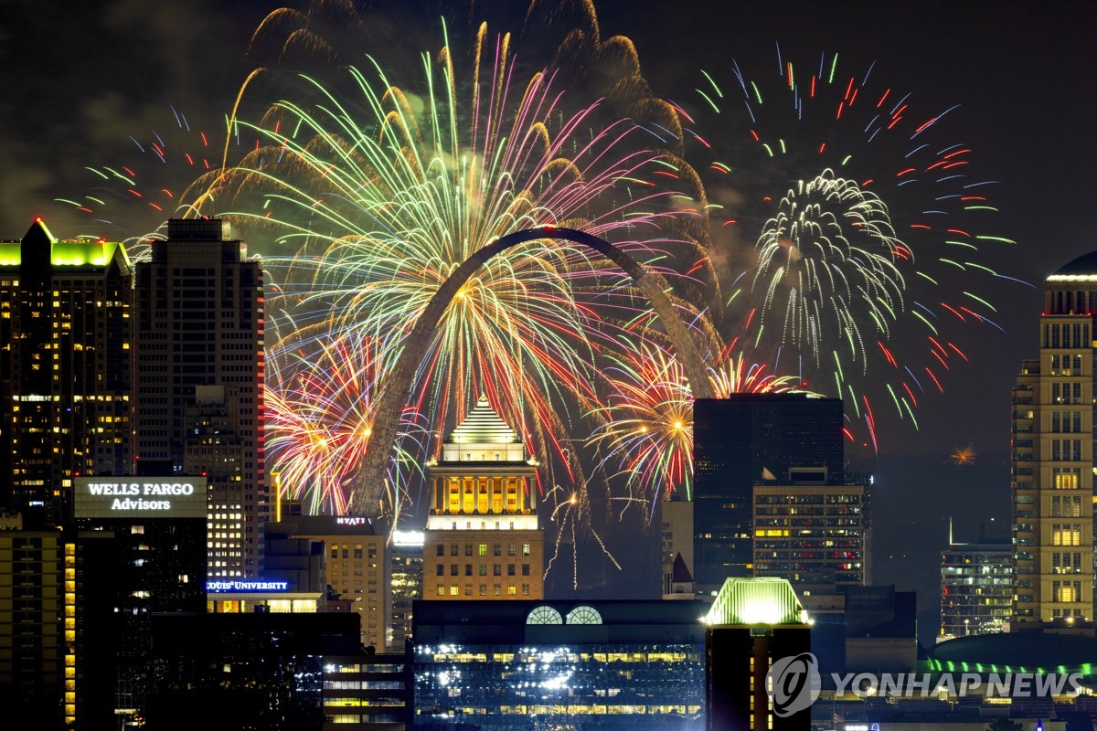 트럼프 "내년 250주년 독립기념일 축제로 백악관서 U…