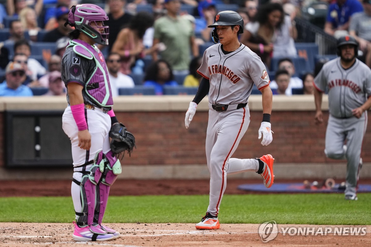 이정후, 일주일 만에 멀티히트…센가 상대로 2루타 작렬