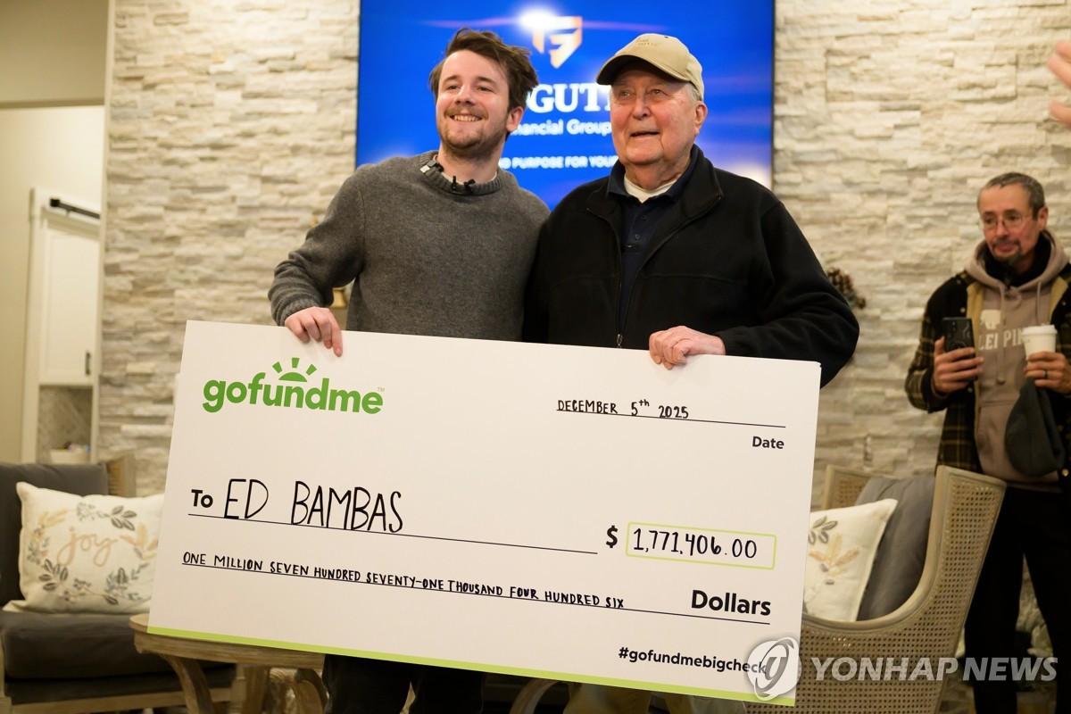 88세에도 마트서 일하던 美노인…SNS 25억원 모금에 눈물