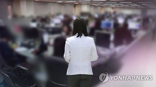 단체 회식서 여교사 성추행 혐의…중학교 교장 송치