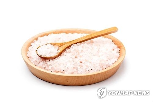 한국인 나트륨 섭취량 10년새 33% 줄어…그래도 권장량 1.5배