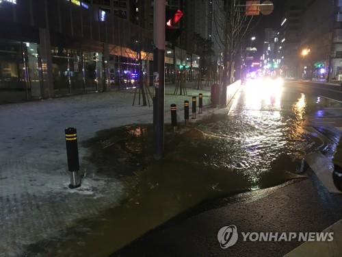 안산서 이번엔 상수도관 파열…도로 통제