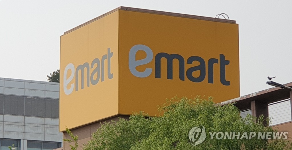 (LEAD) E-Mart swings to Q2 profit on one-off gains - 1