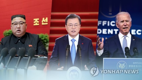 （左から）北朝鮮の金正恩（キム・ジョンウン）総書記、文大統領、バイデン大統領＝（聯合ニュースＴＶ）