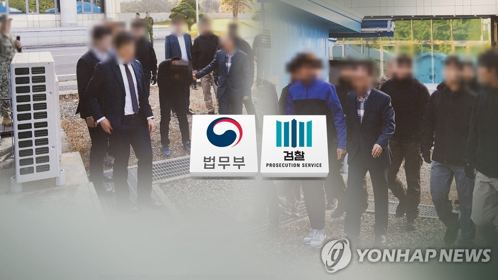 법무부도 검찰도 "북송 위법"…文정부·靑 조사 불가피(CG)