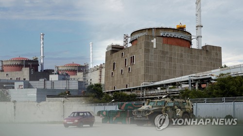 우크라 "러, 자포리자 원전 고위직 2명 또 납치"